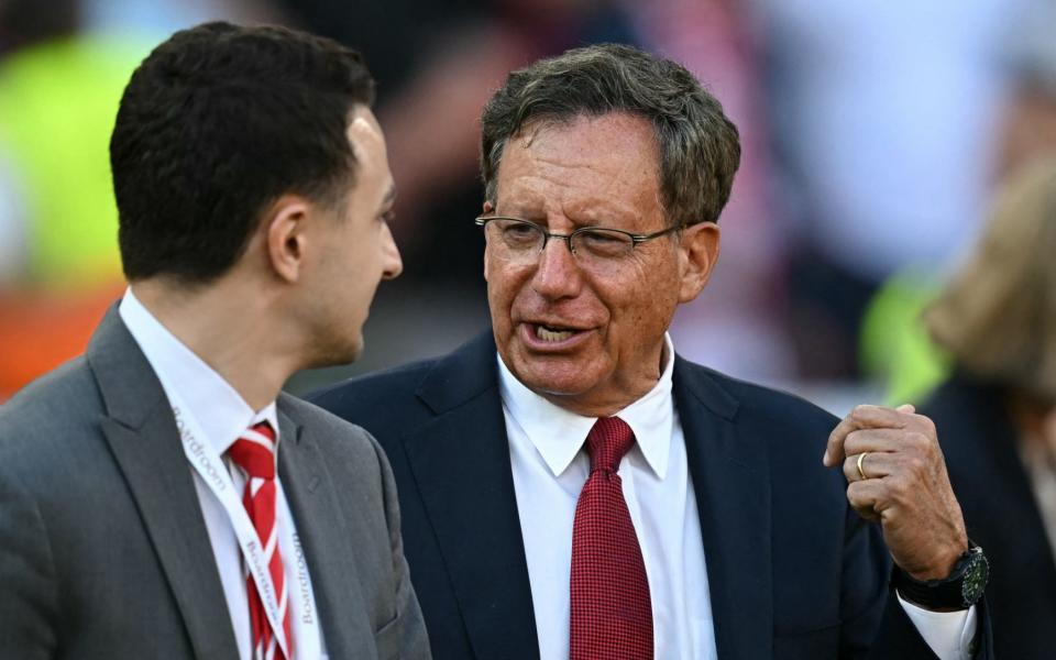 Tom Werner (phải) – Chủ tịch Liverpool: Tôi muốn một ngày Ngoại hạng Anh được thi đấu trên toàn thế giới