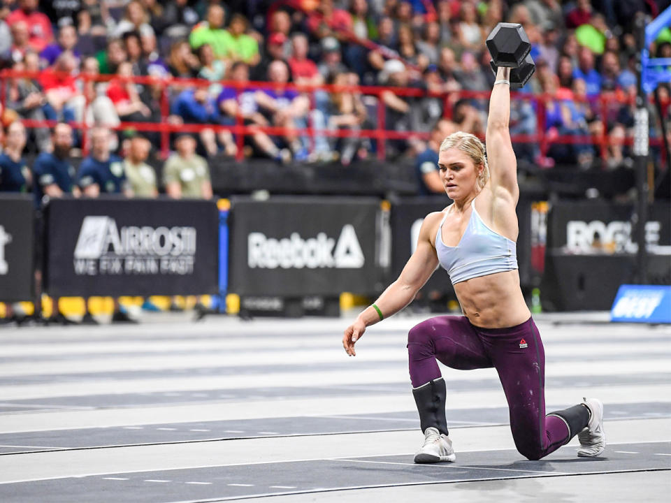 Platz 1 der Frauen: Schon seit zwei Jahren hält Katrín Davíðsdóttir den Titel "Fittest Woman of the Year" inne. Und auch bei den CrossFit Games 2017 dürfen Zuschauer Großes von ihr erwarten. Die Isländerin legt einen 400-Meter-Sprint in 1:05 Minuten zurück. Zum Vergleich: Ruth Sophia Spelmeyer ist Deutsche Meisterin im 400-Meter-Lauf. 2017 legte sie eine Bestzeit von 51,84 Sekunden hin. (Bild-Copyright: Photo courtesy of CrossFit Inc.)