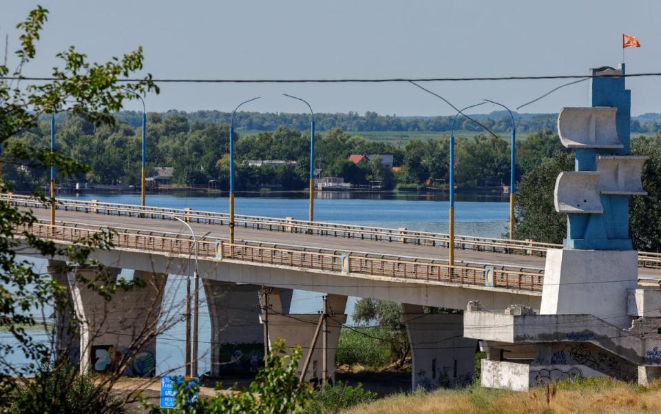 Antonivskyi bridge over the Dnipro river was hit by Ukrainian forces (REUTERS)