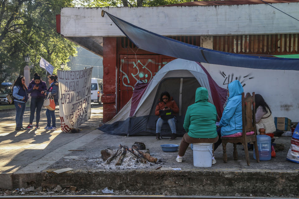 FOTOS | Caos económico en México por bloqueo de la CNTE a trenes en Michoacán