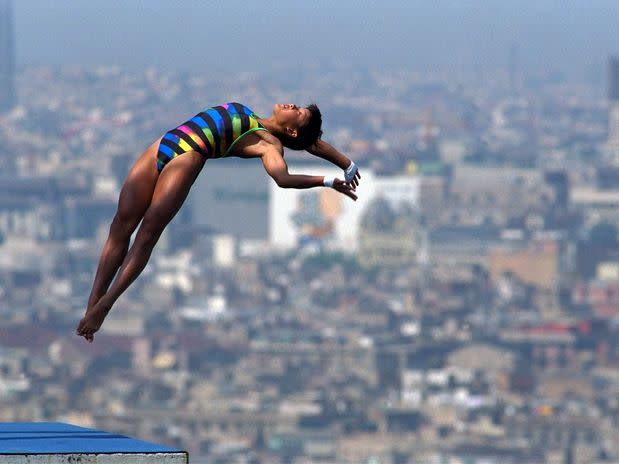 Fu Mingxia rejoint la liste des plongeurs olympiques en remportant une médaille d'or à Barcelone en 1992 à seulement 14 ans. (AP)