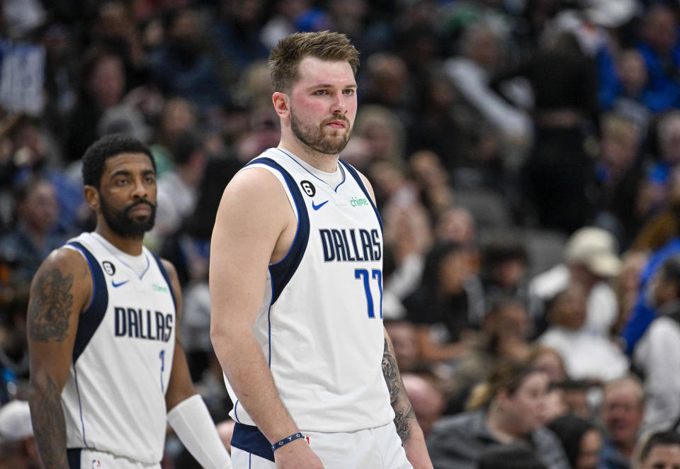 Kyrie Irving, Luka Doncic dan Dallas Mavericks harus menang pada Jumat malam untuk menjaga harapan postseason mereka tetap hidup.  (Jerome Miron/USA Today Sports)