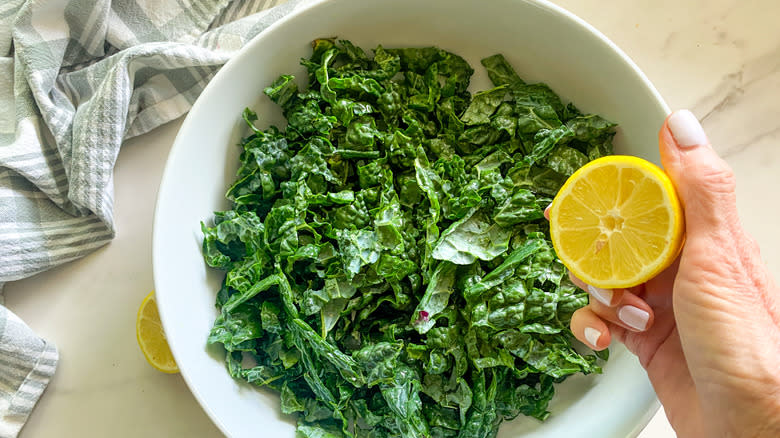 adding lemon to kale