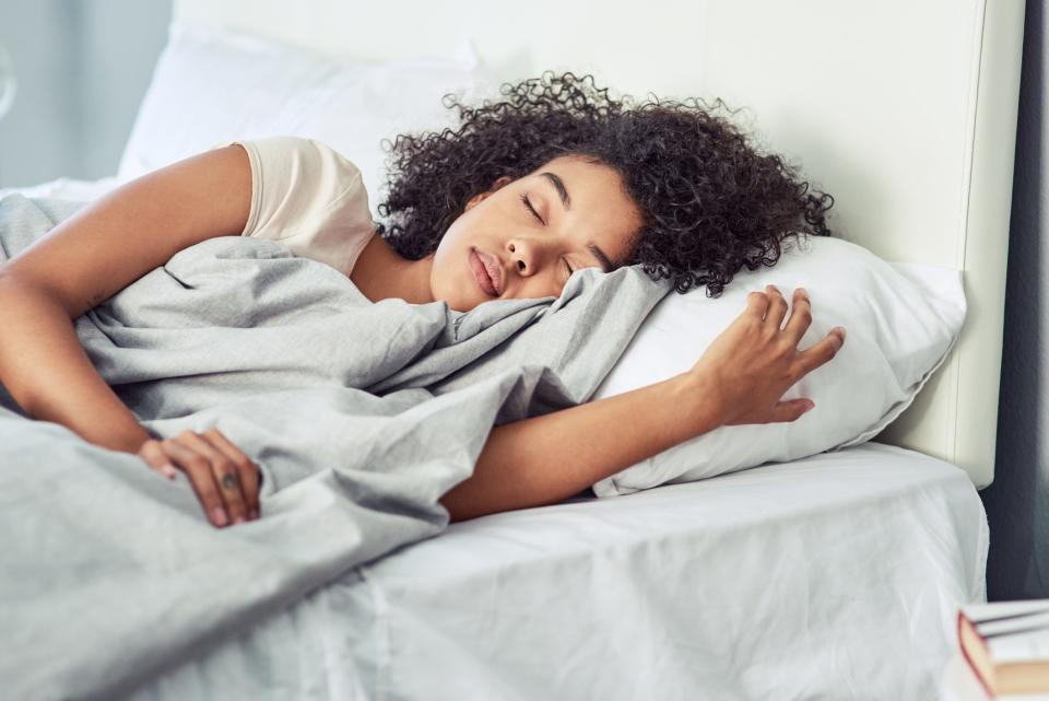 Schlaf ist wichtig, wenn ihr eure Ernährungs- und Trainingsziele erreichen wollt, so die Forschung. - Copyright: LaylaBird/Getty Images
