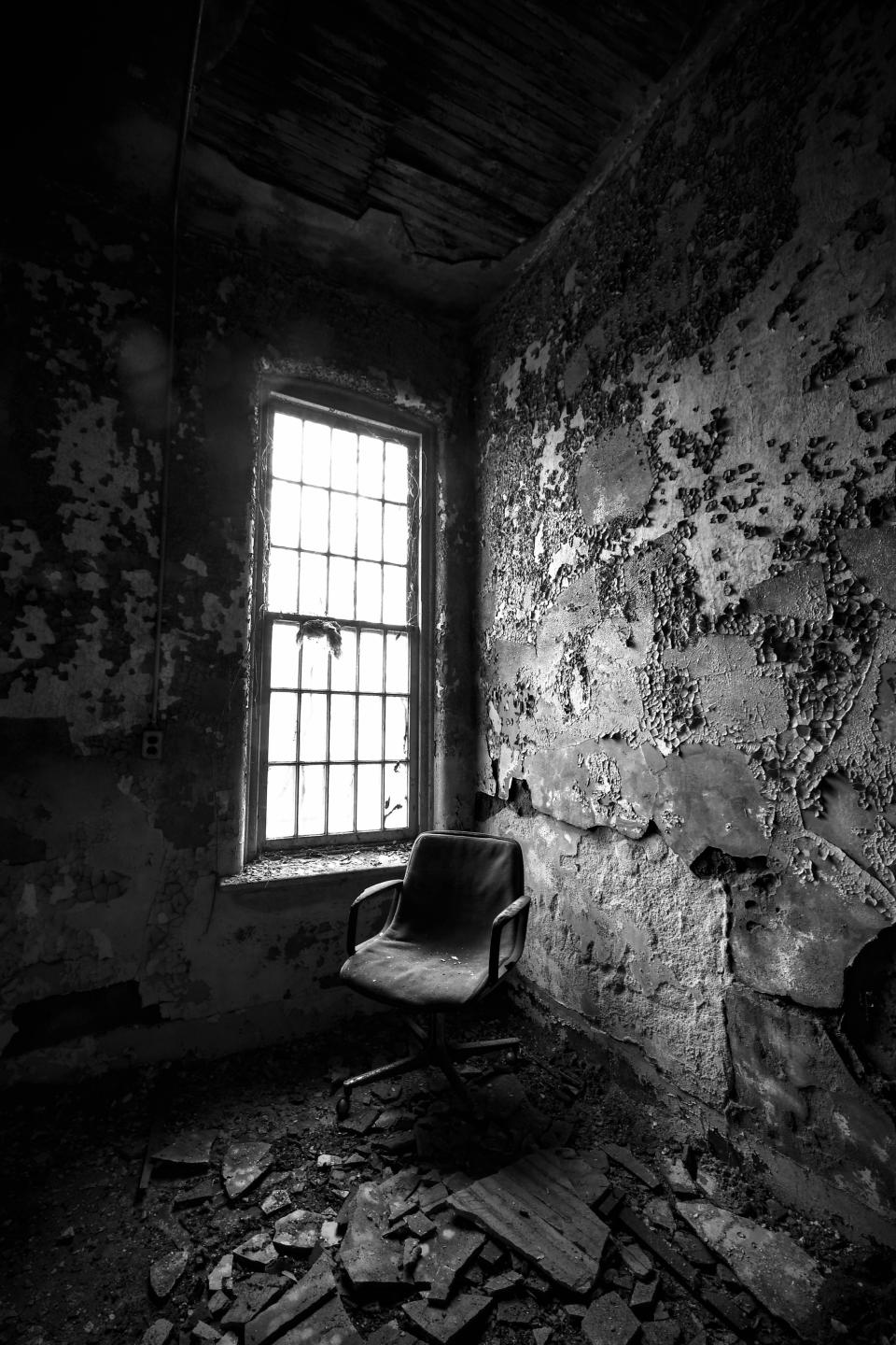 Abandoned asylum comfort room