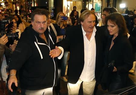 Cast members Gerard Depardieu (C) and Jacqueline Bisset (R) arrive for the screening of the film "Welcome to New York" directed by Abel Ferrara at a movie theatre during the 67th Cannes Film Festival in Cannes May 17, 2014. REUTERS/Eric Gaillard