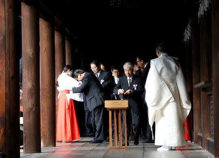 A group of lawmakers including Japan's ruling Liberal Democratic Party (LDP) lawmaker Hidehisa Otsuji (3rd from R) sip sake as a ritual after offering prayers at the Yasukuni Shrine in Tokyo, Japan, October 18, 2016. REUTERS/Kim Kyung-Hoon