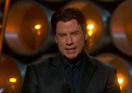 <p>En 2014, John Travolta a complétment déformé le nom de la chanteuse Idina Menzel. Au point d’en inventer un nouveau : il a demandé au public d’applaudir…Adela Dazeem.<br> Copyright : D.R. </p>