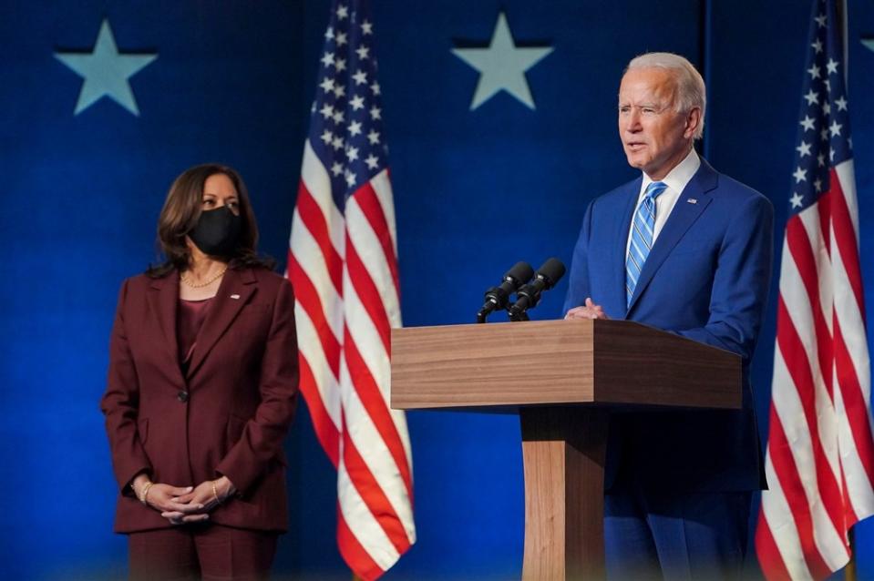 圖左為美國民主黨副總統候選人賀錦麗。（圖取facebook.com/joebiden）