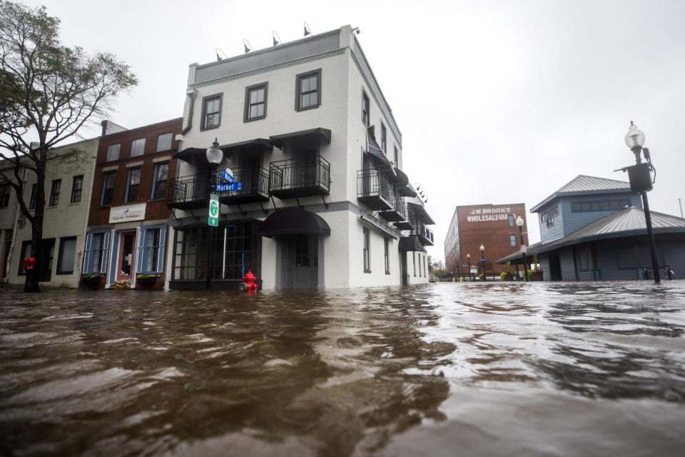 Calles inundadas en Wilmington, Carolina del Norte, Estados Unidos, el 14 de septiembre de 2018. EFE/ Jim Lo Scalzo