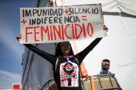 Foto del domingo de una mujer en una marcha por las víctimas de violencia de género en Ecatepec, en las afueras de Ciudad de México