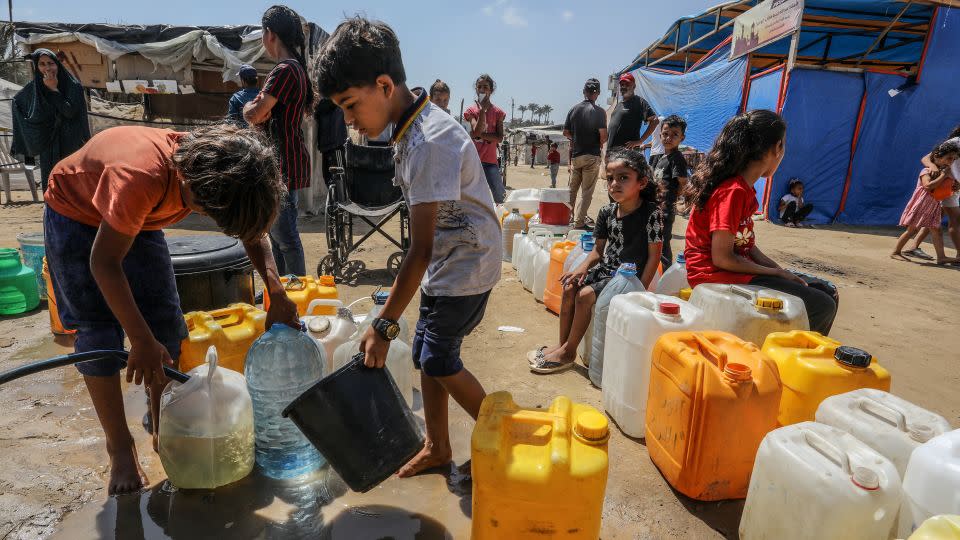 Palestinians queue up to receive clean drinking water distributed by aid organizations in Deir al-Balah. - Abed Rahim Khatib/Anadolu/Getty Images