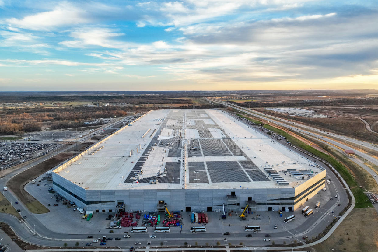 An aerial photo of the Tesla corporate headquarters (Brandon Bell / Getty Images file)