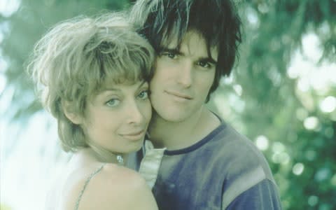 Illeana Douglas and Matt Dillon in Grace of My Heart