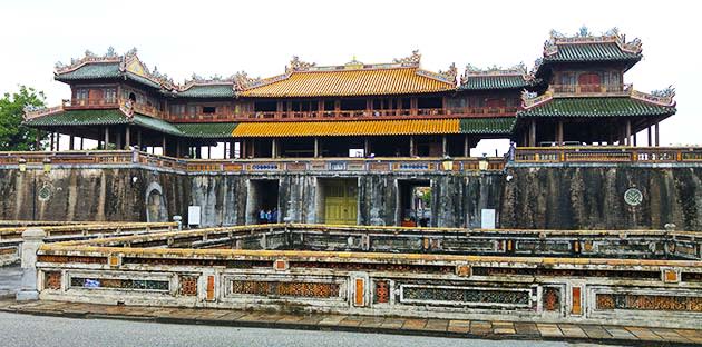 Hue-imperial-city-entrance-to-the-emperor's-palace