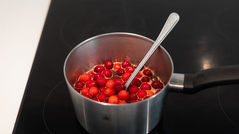 cranberries in pot 