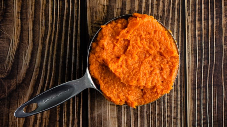 pumpkin puree in measuring cup 