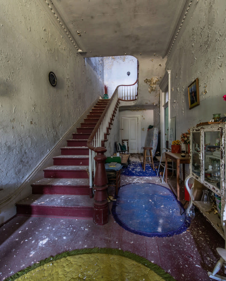 Bienvenidos. La propiedad, abandonada hace 30 años, habría pertenecido a una mujer que alquilaba las habitaciones por 300 dólares al mes, según contó el fotógrafo que tomó las imágenes al Daily Mail. 