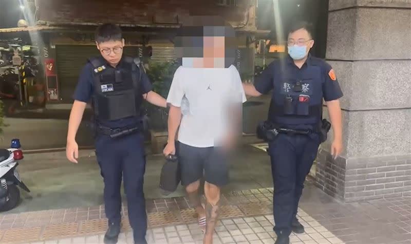 警方逮捕陳男。（圖／翻攝畫面）