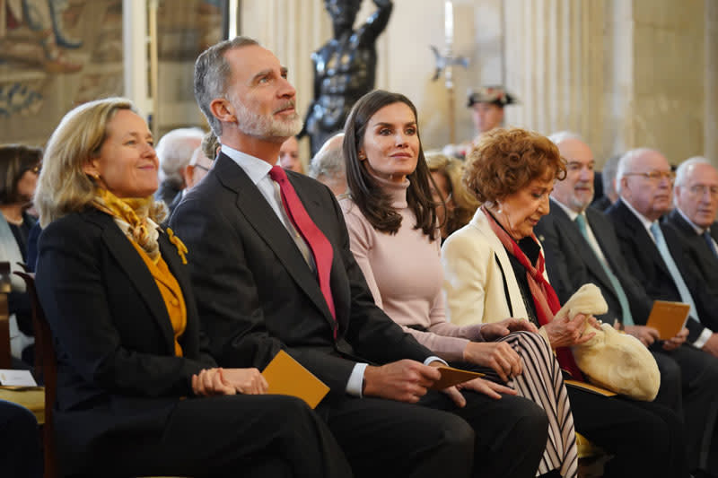 Los Reyes con Nadia Calviño