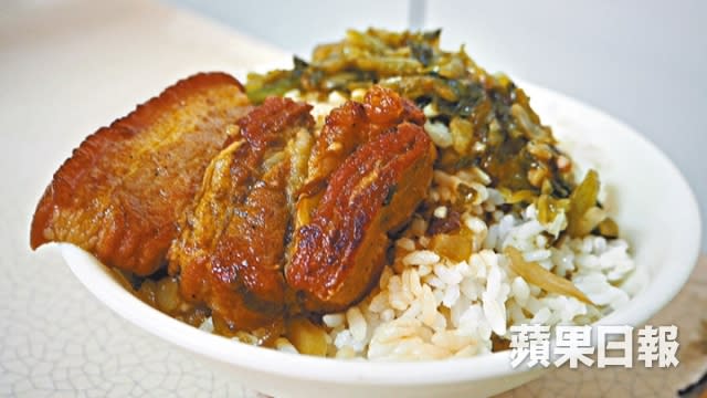 嘴邊肉，在台灣平民小吃店常見，其實就是豬臉頰肉。