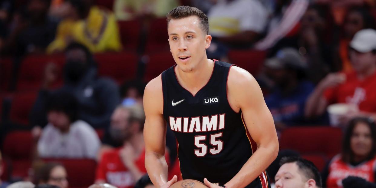 Duncan Robinson holds the ball and looks on during a game in 2021.