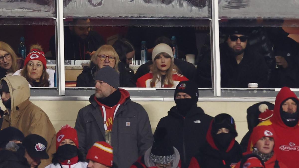 Taylor Swift Bundled Up in a Jacket With Travis Kelce's Jersey