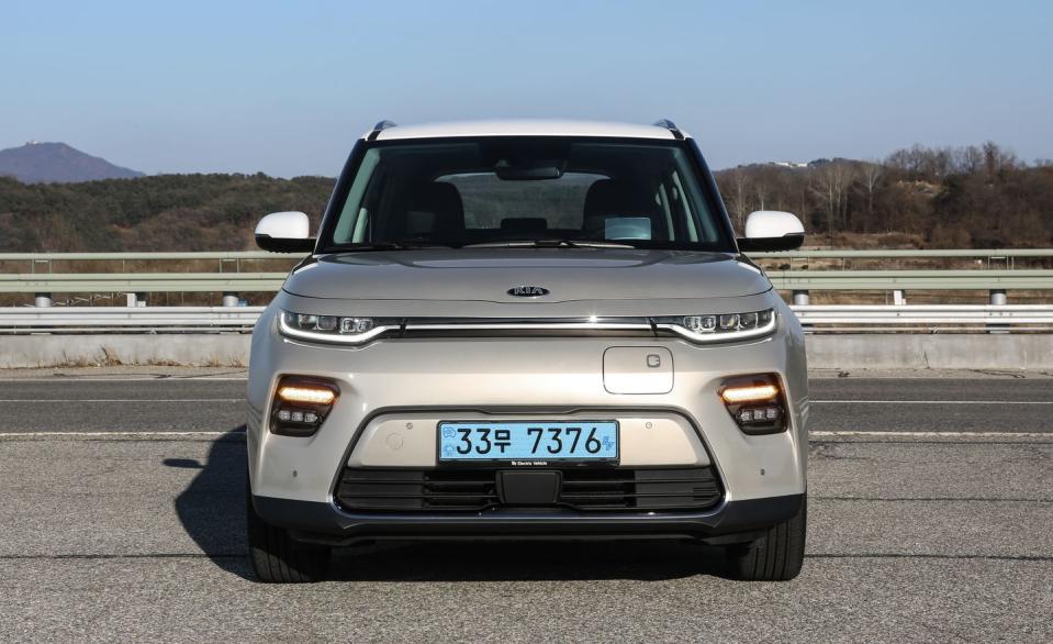 <p>That's a big improvement over <a href="https://www.caranddriver.com/kia/soul-ev" rel="nofollow noopener" target="_blank" data-ylk="slk:the 9.7 seconds the previous model recorded in our tests;elm:context_link;itc:0;sec:content-canvas" class="link ">the 9.7 seconds the previous model recorded in our tests</a>. The Soul EV hits the speed governor quite noticeably. It feels as if it wants to keep going, but in the interest of range, it makes sense to stop the rush right there.</p>