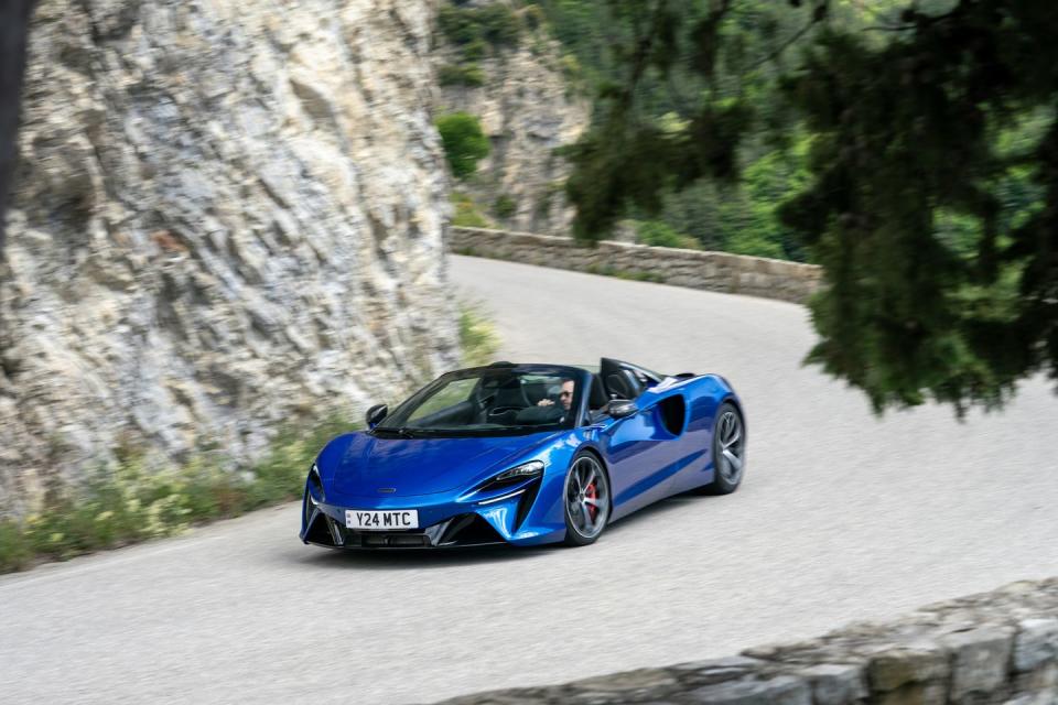 2025 mclaren artura spider