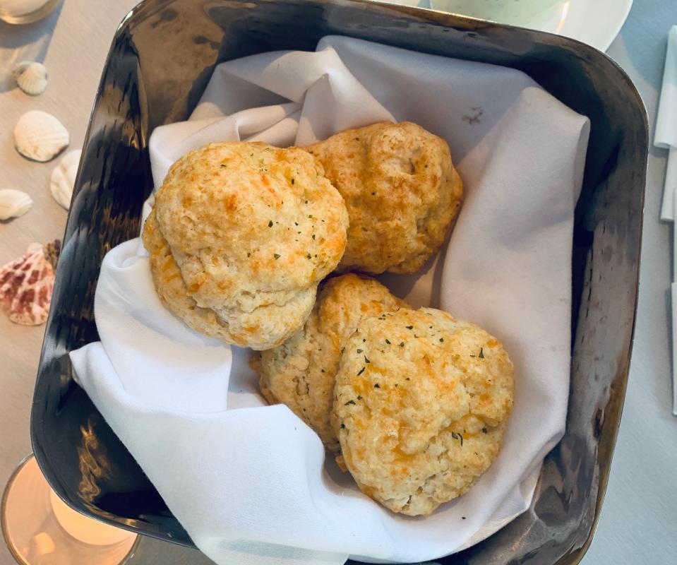 <h1 class="title">red-lobster-biscuits.jpeg</h1>