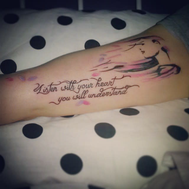 “Listen with your heart, you will understand” – wahre Worte, die da auf dem Arm dieses Pocahontas-Fans prangen. Auf Großmutter Weide sollte wohl nicht nur sie hören. (Bild-Copyright: Instagram/mrsmaniac)