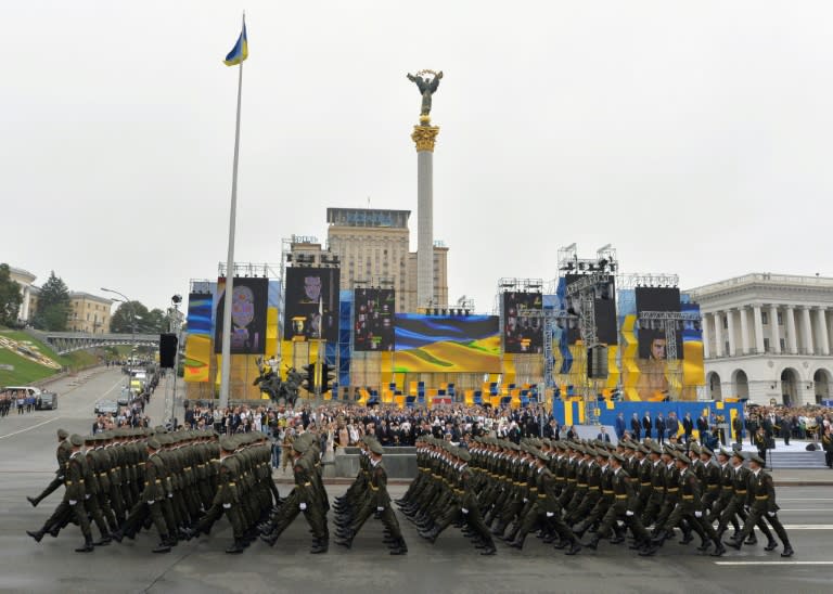 Thousands of soldiers saluted Ukrainian President Petro Poroshenko on the same square where a pro-EU revolution in 2014 ousted a Moscow-backed leader and left former master Russia fuming