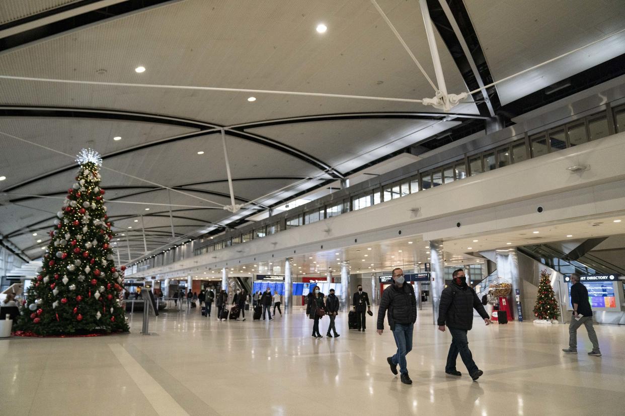Travelers walk through the Detroit Metropolitan Airport in Romulus, Michigan on December 17, 2020. Photo: PA