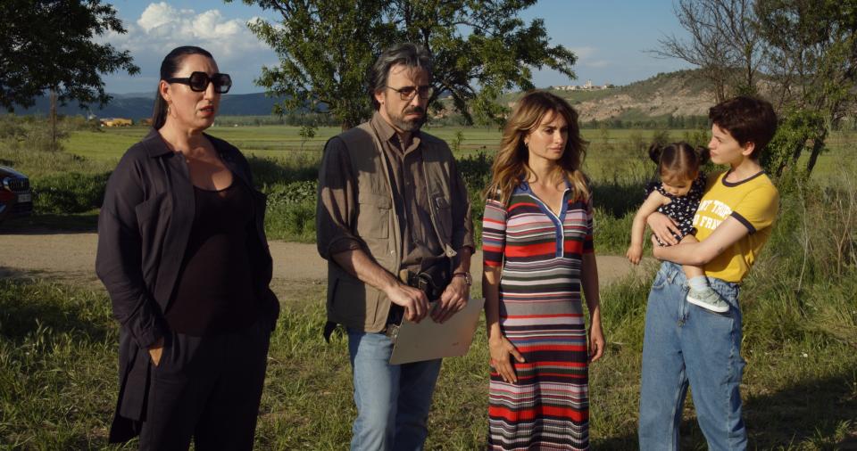 This image released by Sony Pictures Classics shows Rossy de Palma, from left, Israel Elejalde, Penélope Cruz, and Milena Smit in a scene from "Parallel Mothers." (Iglesias Más/Sony Pictures Classics via AP)