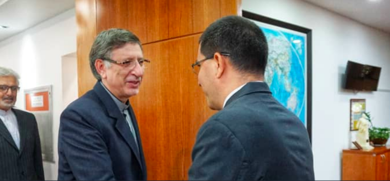 El canciller de Venezuela, Jorge Arreaza recibe en Caracas un delegación de Asuntos Exteriores de la República Islámica de Irán, presidida por Mohsen Baharvand el 8 de abril 2019. (Captura Twitter @CancilleriaVE)