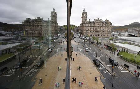 Pedestrians walk along Princes Street, the main shopping street in Edinburgh, Scotland May 1, 2014. REUTERS/Suzanne Plunkett