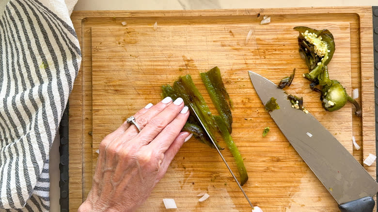 hand cutting jalapeno