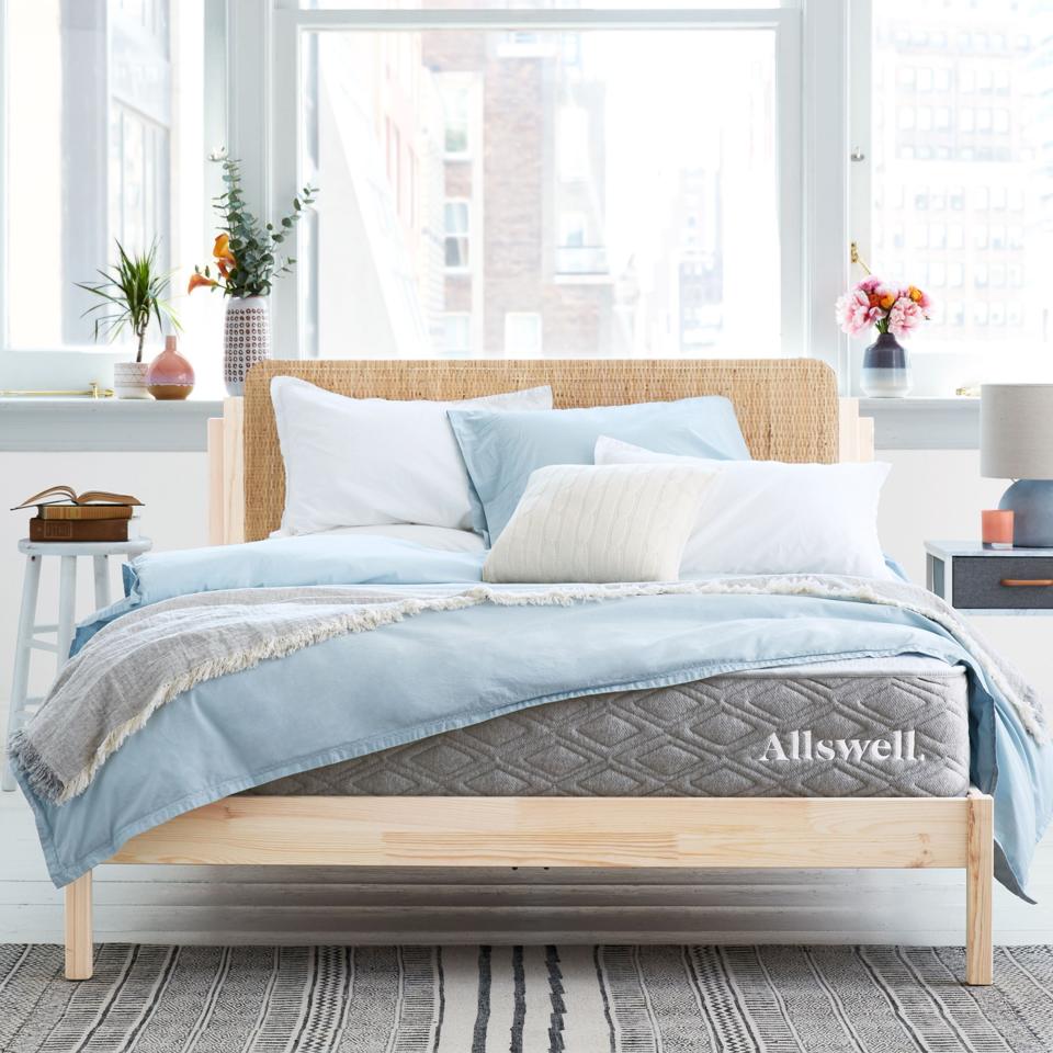 3) Luxe Hybrid Mattress