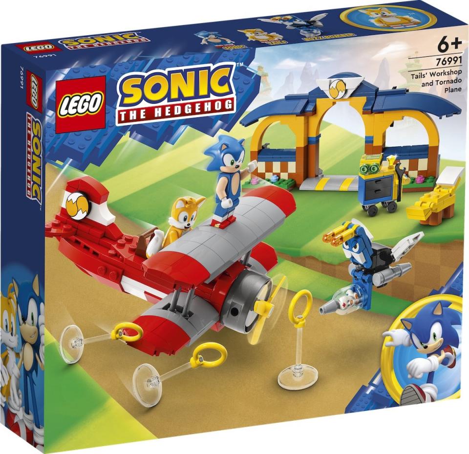 Box with graphics for LEGO's Sonic Tail's Workshop and Plane set