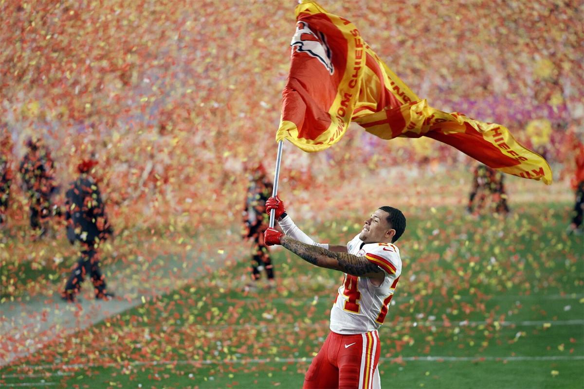 AroniSmart - Super Bowl LVII: Kansas City Chiefs Beat Philadelphia Eagles;  Rihanna and Patrick Mahomes.