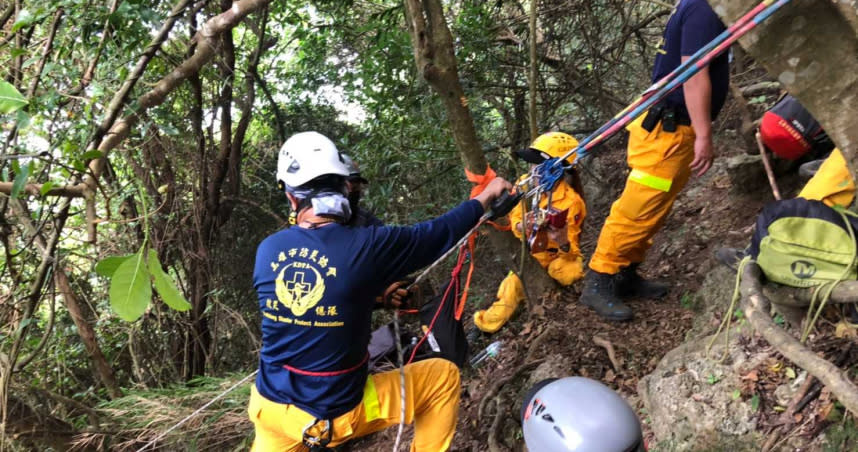 一名中鋼聯通員工5天前獨自登柴山失聯，軍警消出動近百人搜山，至今未有結果。（圖／翻攝畫面）