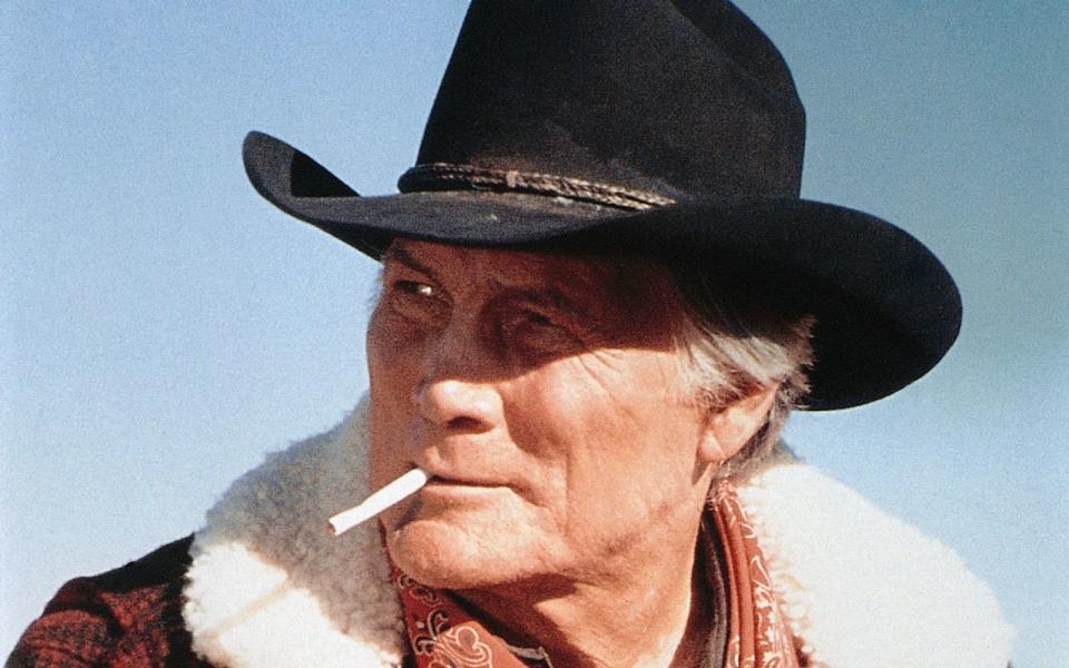 Schauspieler Jack Palance konterte Fragen nach seinem Alter (damals 73) mit einem denkwürdigen Auftritt: Er machte vier Liegestützen - auf nur einem Arm! (Bild: 20th Century Fox)