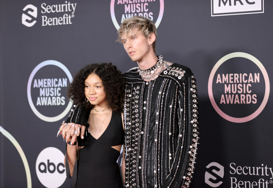 Casie and Kelly at the 2021 American Music Awards. (Photo: Getty Images)