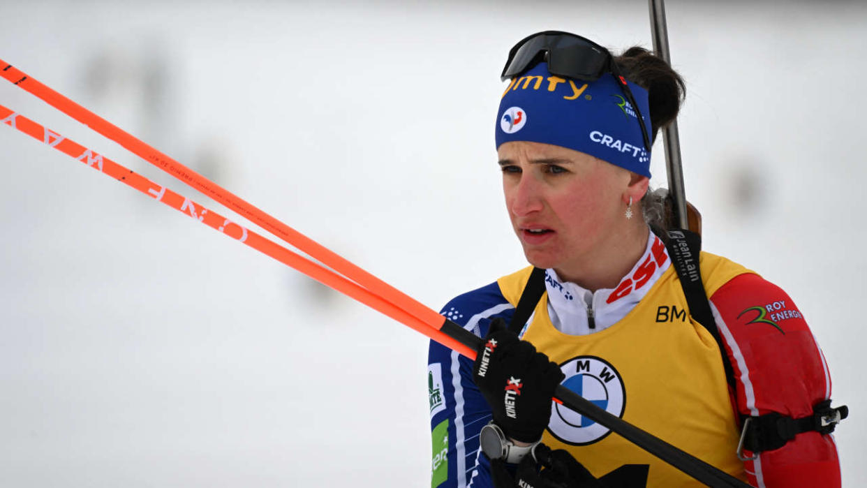 France's Julia Simon reacts during warm up shooting prior to the women's 7,5km sprint event of the IBU Biathlon World Championships in Oberhof, central Germany, on February 10, 2023. (Photo by Christof STACHE / AFP)