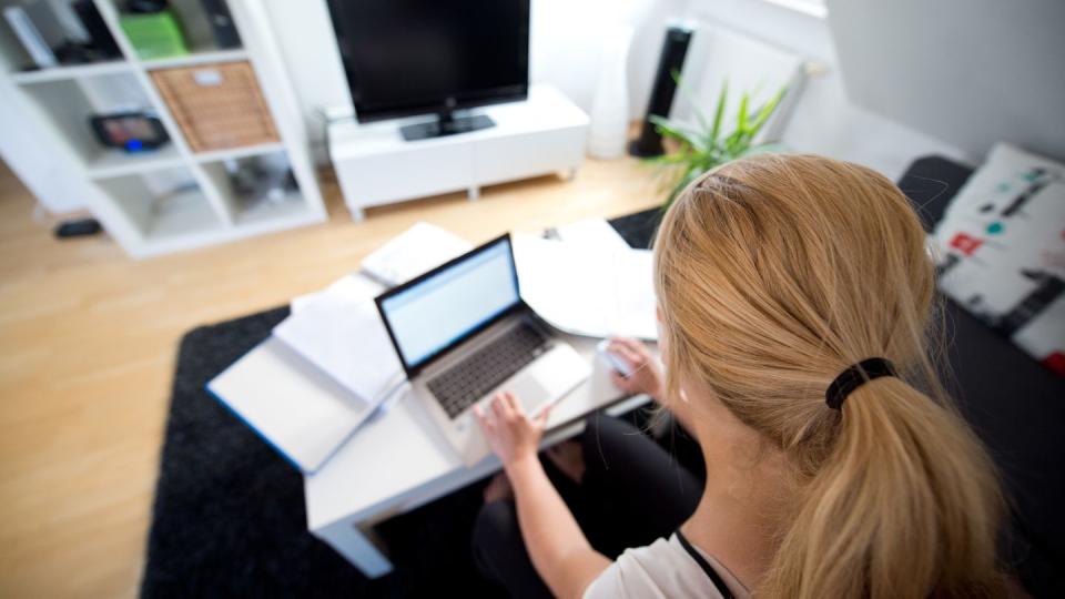 Mit dem neuen Teil-Lockdown arbeiten Beschäftigte wieder vermehrt von zu Hause aus.