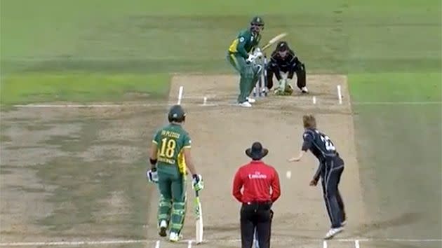 Williamson tried out the rarely seen double bouncer tactic. Pic: Fox Sports