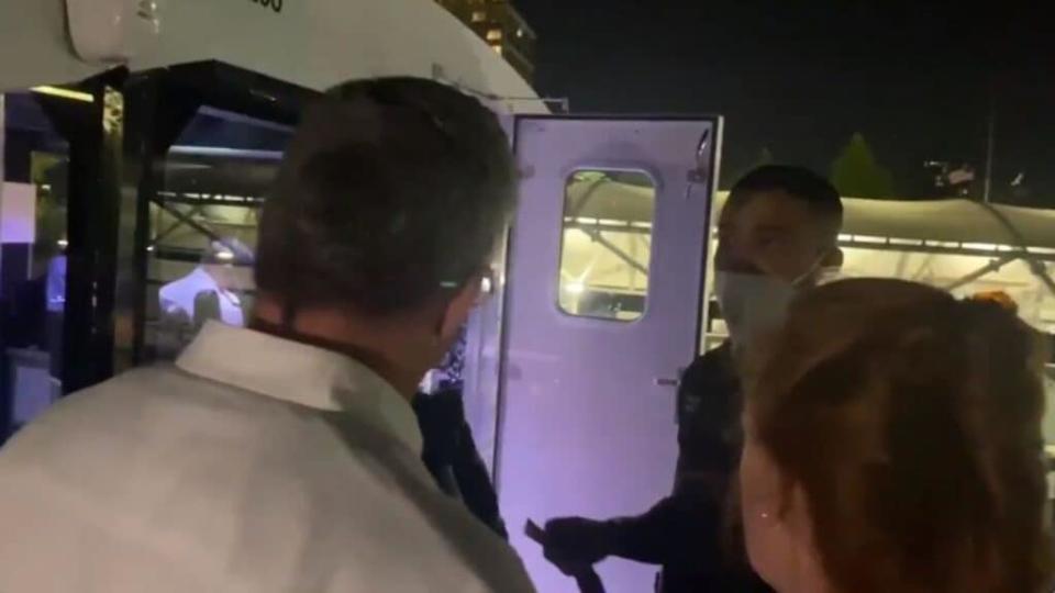 This Brooklyn couple, who refused to wear masks on a NY ferry, ended up handcuffed as they ranted against Black Lives Matter and discrimination against white Americans.<br>(Jake Offenhartz/Twitter)
