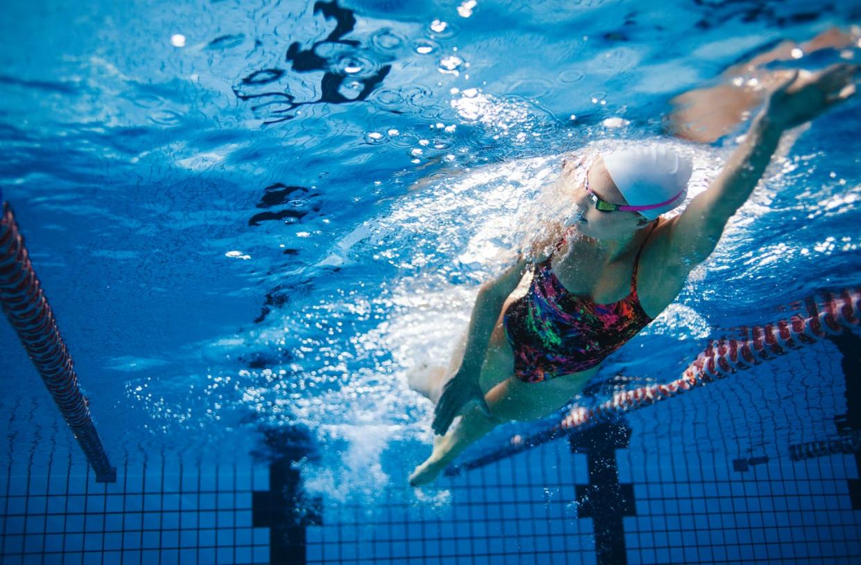   <span class="attribution"><a class="link " href="https://www.shutterstock.com/es/image-photo/underwater-shot-fit-swimmer-training-pool-498619807" rel="nofollow noopener" target="_blank" data-ylk="slk:Jacob Lund / Shutterstock;elm:context_link;itc:0;sec:content-canvas">Jacob Lund / Shutterstock</a></span>