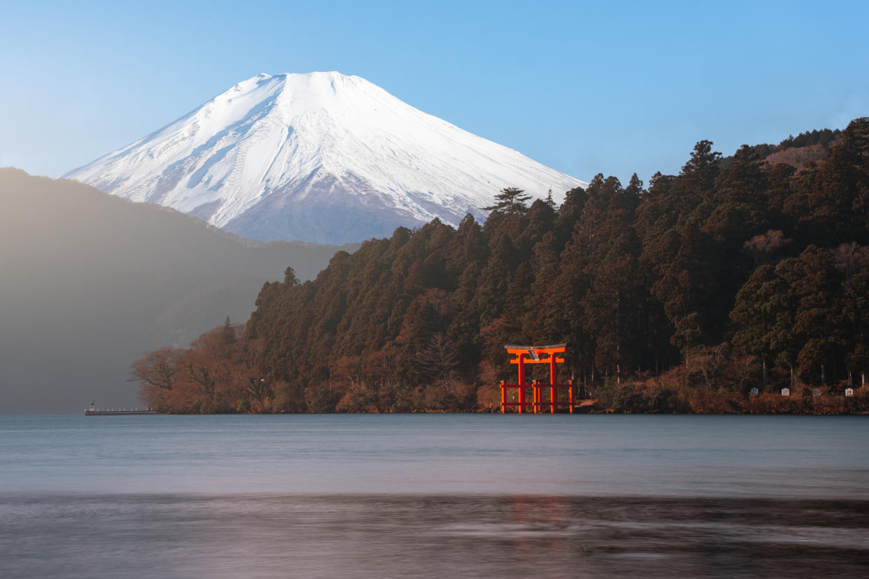 Red torii gates with Mt. Fuji and Hakone in Kanagawa of Japan. (Photo: Gettyimages)