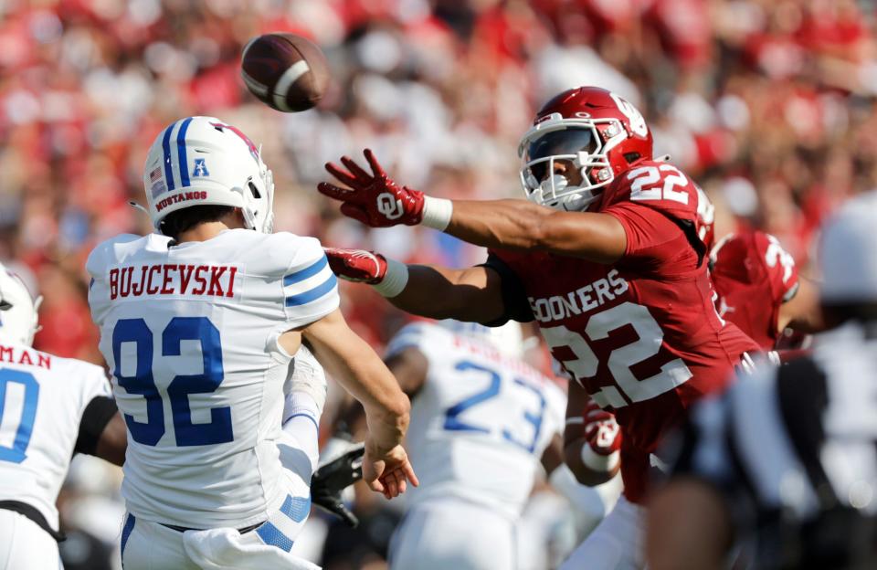 Oklahoma's Peyton Bowen (22) blocks the punt of SMU's Ryan Bujcevski (92) in the first half during the college football game between the University of Oklahoma Sooners and the Southern Methodist University Mustangs at the Gaylord Family Oklahoma Memorial Stadium in Norman, Okla., Saturday, Sept. 9, 2023.